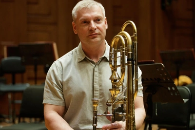 Trombonist Loses Leg Skiing, Returns to Stage and Sports