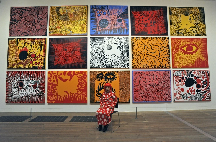 Яеи Кусама и ее работы в Лондоне, 2012 год.