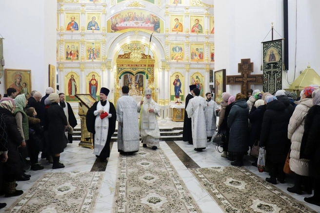 На освящение храма пришло много верующих бузулучан | Источник: Оренбургская епархия