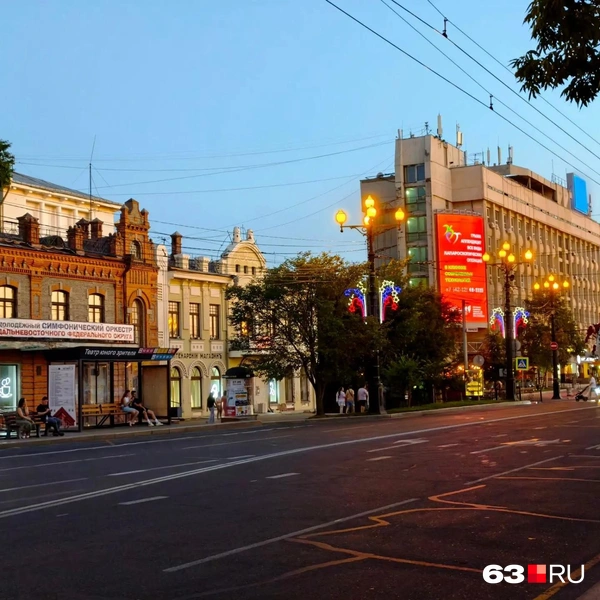 Главная улица Хабаровска носит имя Муравьева-Амурского. Здесь стоит большинство исторических зданий города | Источник: Анна Шорина / 63.RU