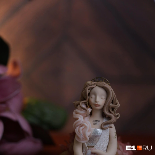 В этих фигурках прослеживаются портретные сходства | Источник: «Ула | Дивные хранительницы» / Vk.com