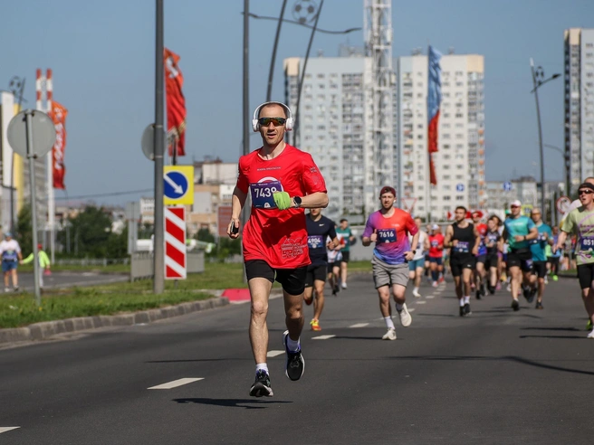 Спортсмен, напоминающий гоночную машину. | Источник: Наталья Бурухина / NN.RU