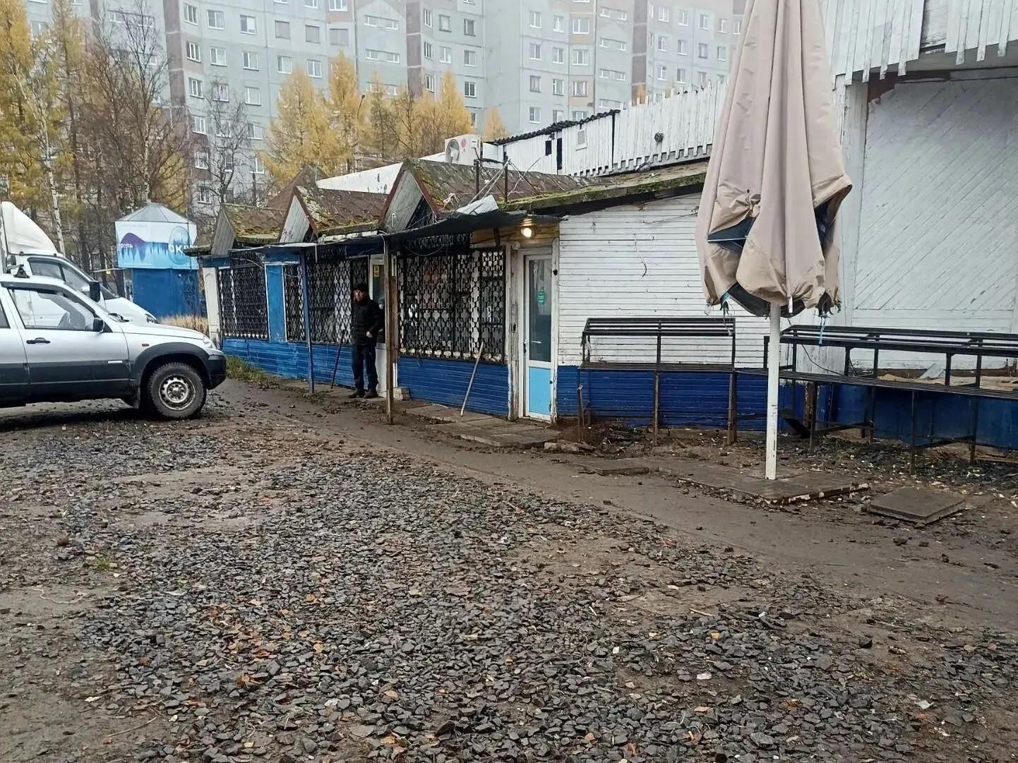 С рынка в Архангельске убрали палатки, в которых торговали овощами