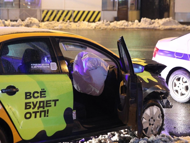 По внешним признакам, возраст виновника ДТП не превышает 18 лет. | Источник: Андрей Бортко / NGS.RU