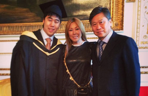 Анита Цой с сыном и мужем