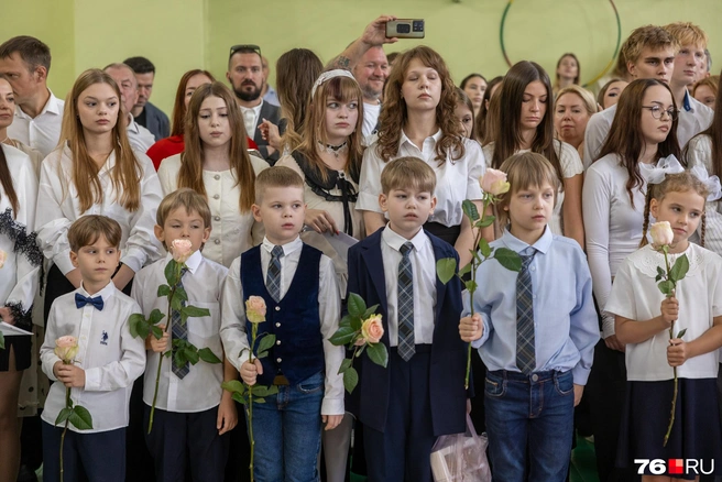 На празднике первоклашки читали стихи | Источник: Александр Куренной / 76.RU