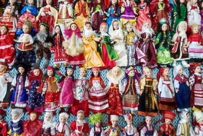 Коллекцию из 100 фарфоровых кукол продают во Владивостоке