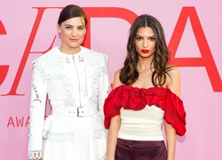 Лучшие звездные образы на ковровой дорожке CFDA Fashion Awards 2019