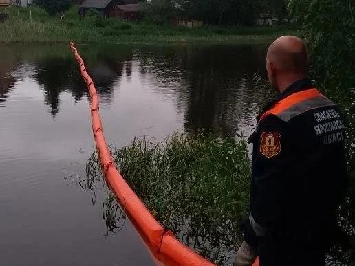 Боновые заграждения установили на реке в Рыбинском районе | Источник: Администрация Рыбинского муниципального округа / Vk.com