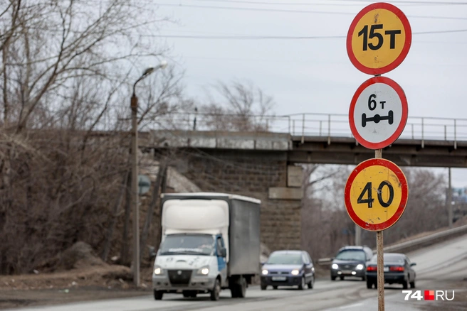 По другому мосту можно ездить машинам до 15 тонн | Источник: Наталья Лапцевич