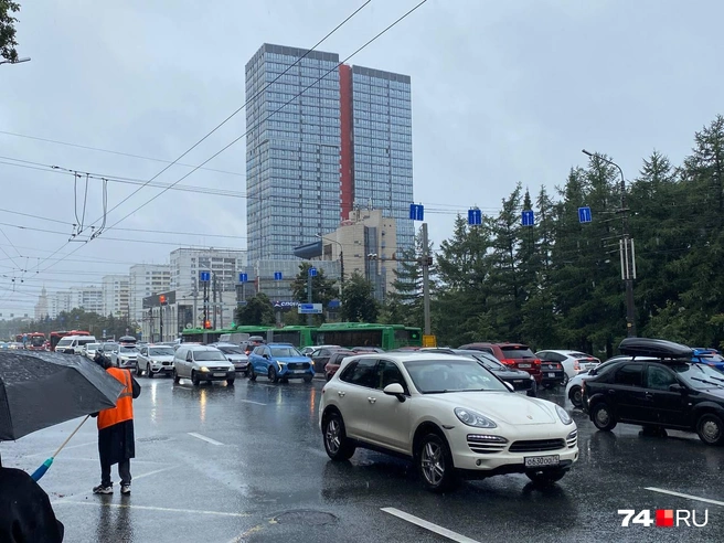 Транспорт в центре города практически не едет, поделился автор фото | Источник: читатель 74.RU