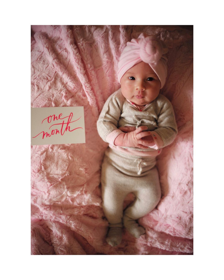 Трогательное фото: Кейт Хадсон показала новорожденную дочь Ронни Роуз