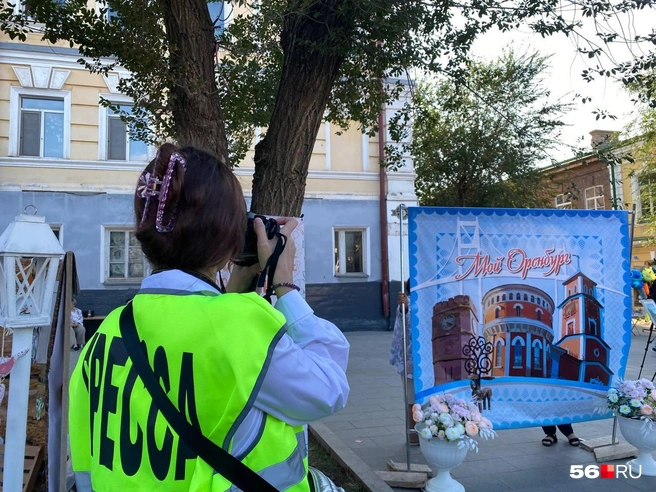 Наш корреспондент Анастасия Баринова за работой | Источник: Юлия Загребнева / 56.RU