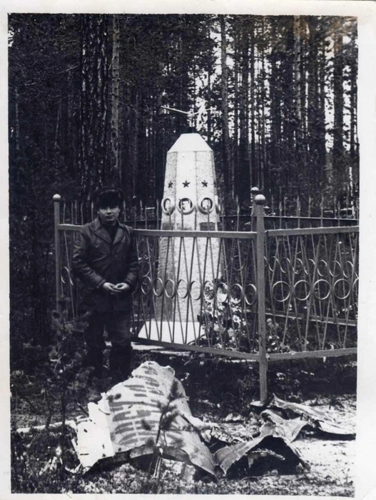 Так выглядела стела, установленная на месте трагедии | Источник: личных архивов неизвестной семьи