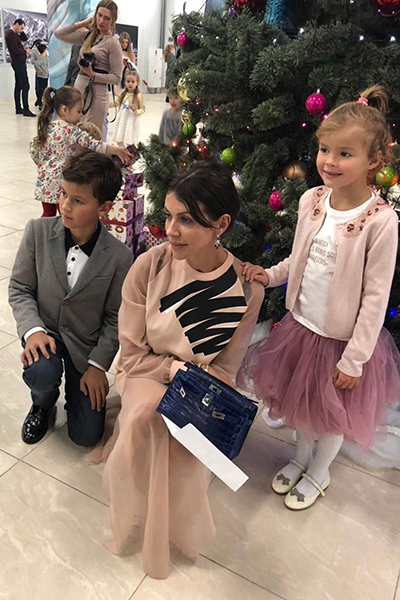 Жену Андрея Аршавина вместе с двумя детьми сняли с самолета