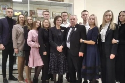 37 Years of Schooling: Mother of 15 Shares Family Traditions