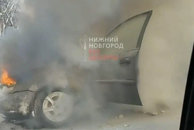 Car fire on Beketova Street triggers traffic jam