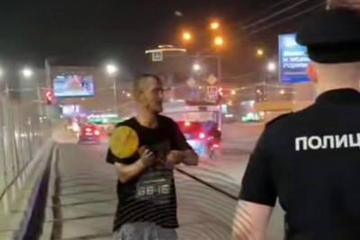 «Никто тебя не тронет!»: задержан дебошир с арматурой в Новосибирске