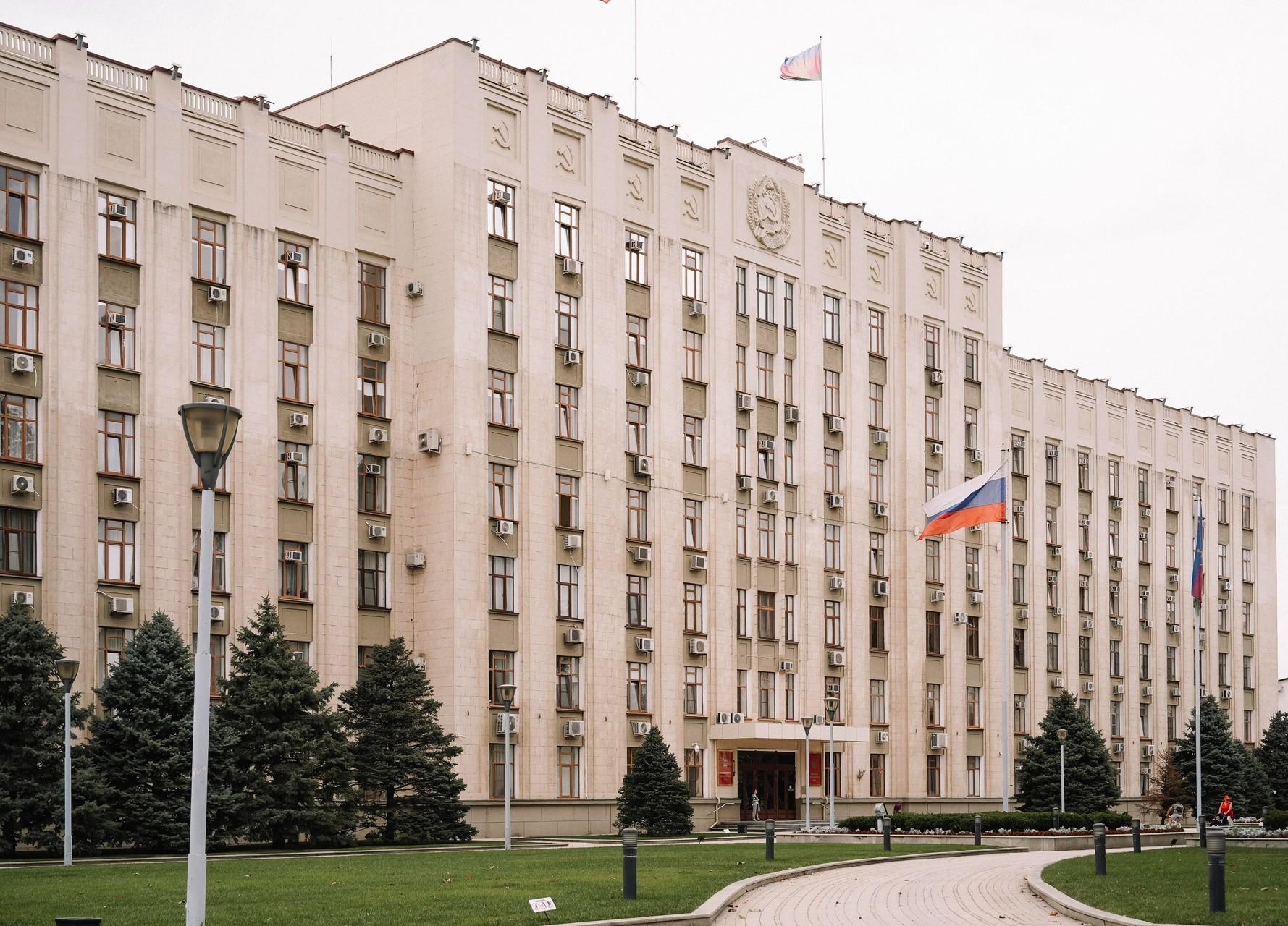 Власти Кубани купят рамки для бланков благодарности губернатора. Цена вопроса — 3 миллиона рублей