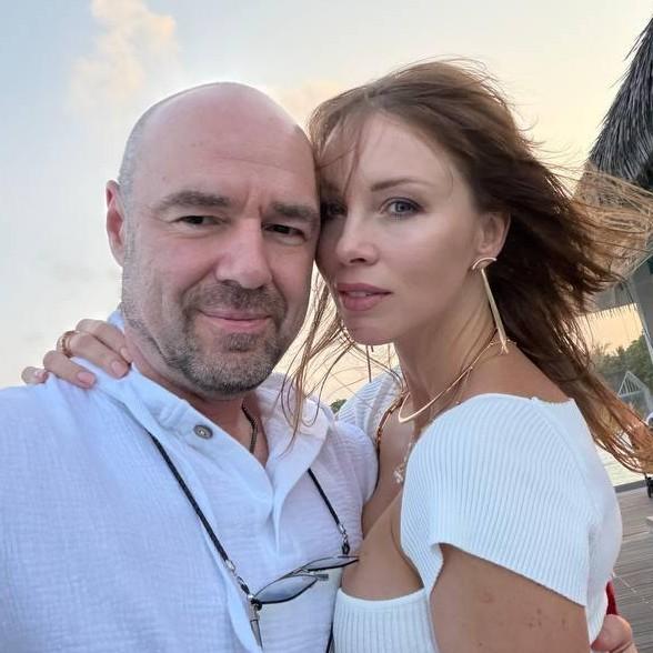 Полина Диброва уединилась с Романом Товстиком на Мальдивах и показала роскошную виллу