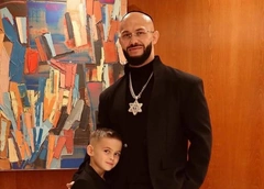 «Где мать? Зачем это ребенку?»: Джиган с пятилетним сыном зажег на еврейской свадьбе в окружении пышногрудых красоток