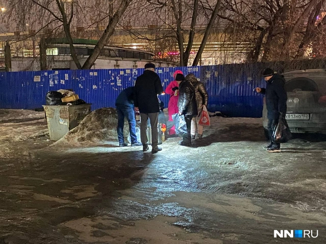 Желающим выдавали по целой бутылке чая | Источник: Наталья Баранова / NN.RU
