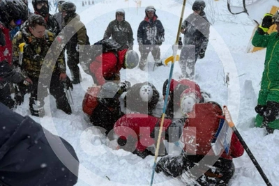 В Сочи отдыхающие спасли девочку из снежного сугроба