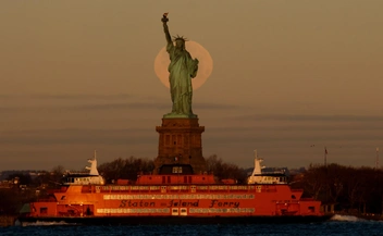 Первое в 2026 году суперлуние произошло на Земле — фотографы поделились завораживающими снимками