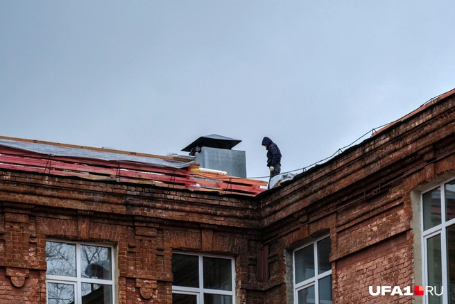 Крышу давно стоило поменять | Источник: Булат Салихов / UFA1.RU