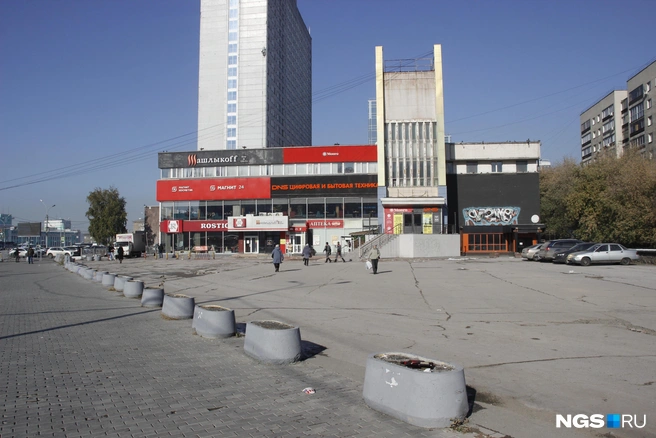 Бывшая парковка пустует уже больше полутора лет | Источник: Стас Соколов / NGS.RU