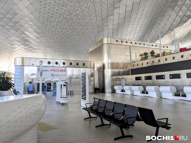 Ночью на потолке загорается подсветка | Источник: Оксана Витязь / SOCHI1.RU