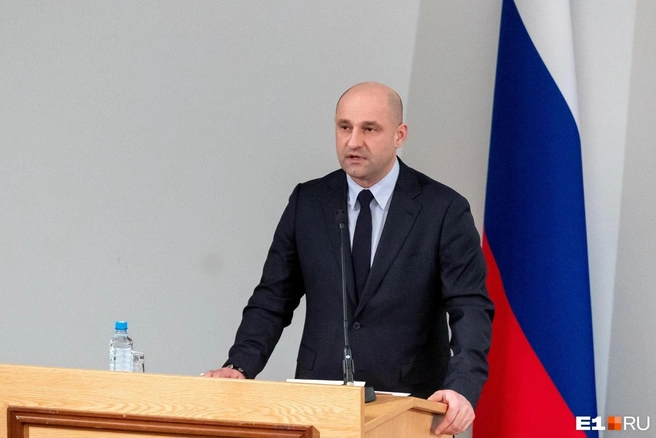 Полномочный представитель президента в УрФО Артем Жога призвал жителей быть бдительными из-за атаки беспилотников в Екатеринбурге | Источник: Владислав Лоншаков / Е1.RU