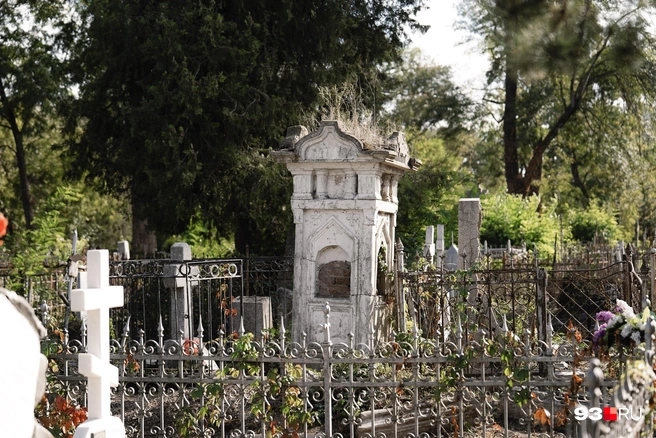 Надгробия на Всесвятском кладбище | Источник: Дарья Паращенко / 93.RU