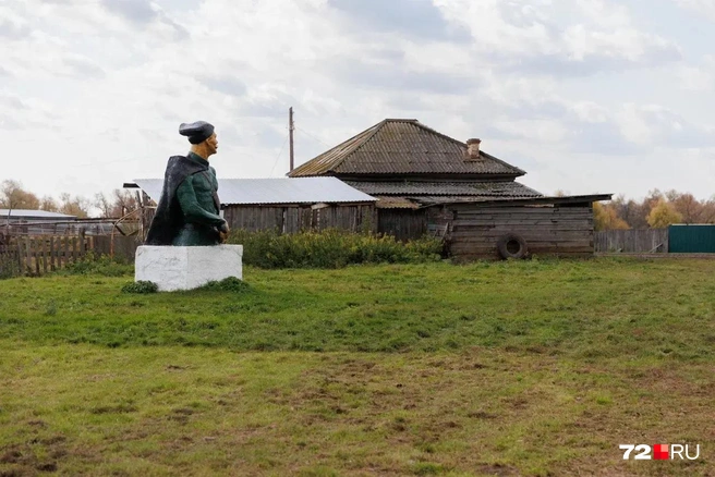 Сельчане не знают, поедут ли разбираться из-за свиной чумы. Многие не могут выехать из района по состоянию здоровья и из-за возраста. У других попросту нет денег на дорогу | Источник: Ирина Шарова / 72.RU