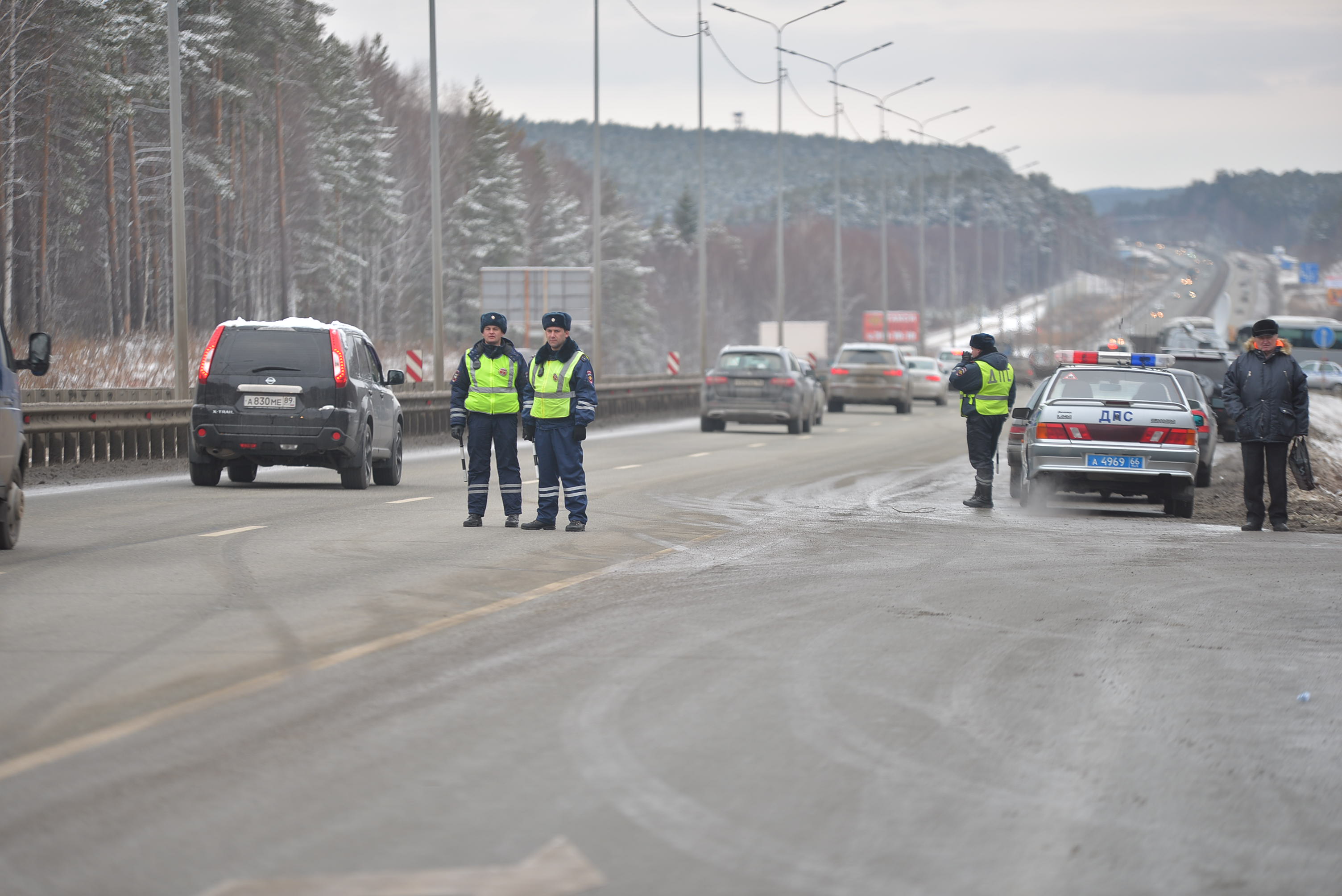 Водителей Екатеринбурга предупредили о метели и гололеде