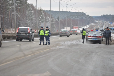 Водителей Екатеринбурга предупредили о метели и заморозках