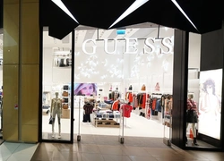 Шагая по России: GUESS – теперь в Санкт-Петербурге