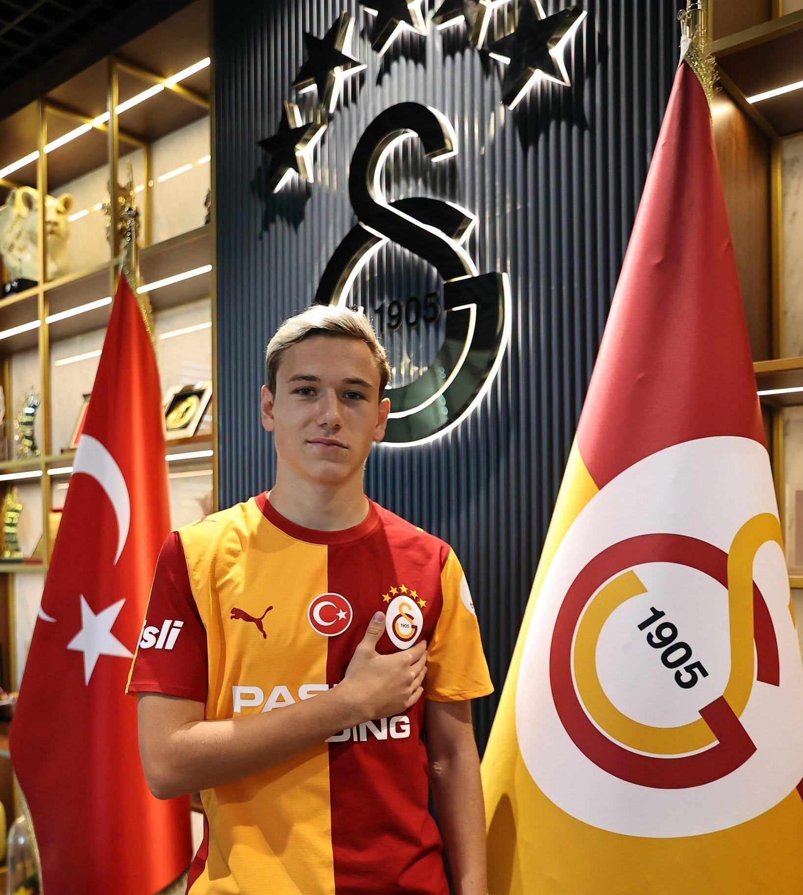 Батраков подписал контракт с «Галатасараем»: подробности трансфера