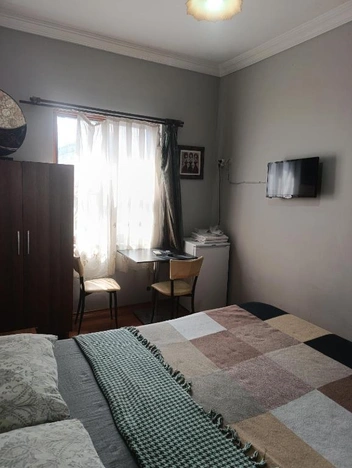 Похоже, ремонт здесь не делали очень давно | Источник: Booking