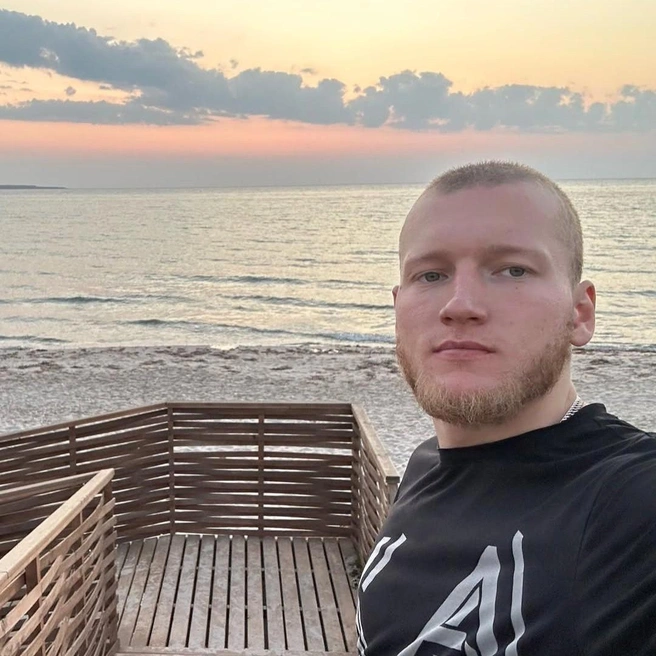 В Крыму мотоциклист ночевал с видом на море | Источник: ilyamoto_86 / Instagram (деятельность соцсети запрещена на территории РФ)
