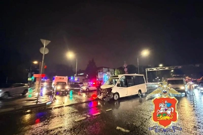 В Люберцах маршрутка врезалась в транспорт МЧС