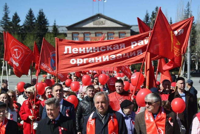На акцию приехали первые лица КПРФ Новосибирска | Источник: Александр Ощепков / NGS.RU