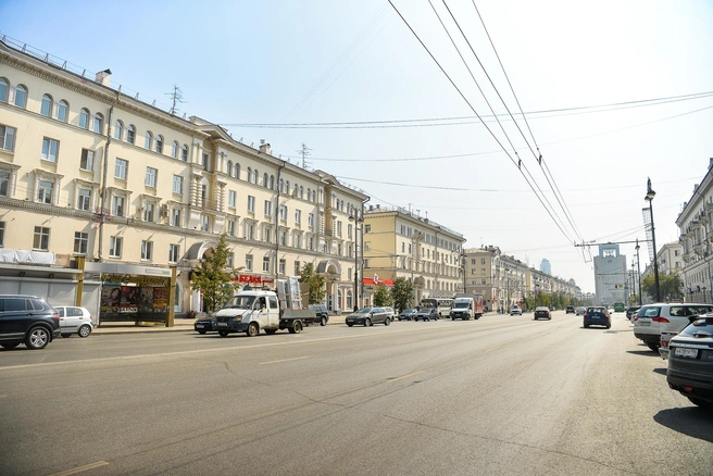 Буквально пара минут, и вы уже на улице Якова Свердлова — в тихом центре Екатеринбурга | Источник: Максим Воробьев