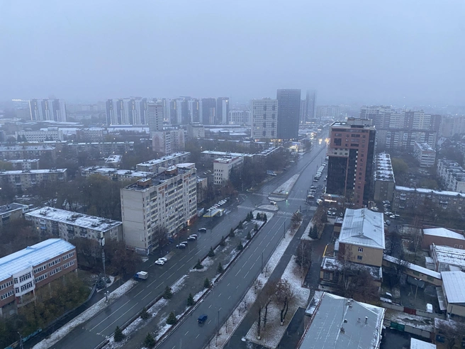 Похожий зимний вид из окна у многих челябинцев | Источник: читатель 74.RU