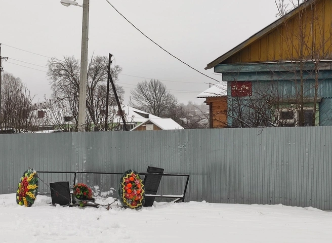 Памятники в селе Реткино получили повреждения из-за ДТП | ya62.ru