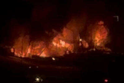 Опубликовано видео с места пожара на ВИЗе