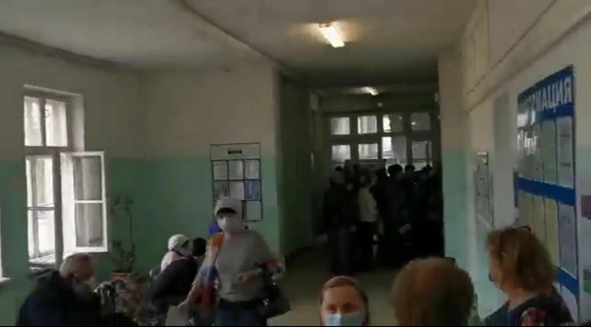 Очереди в поликлиниках возникли из-за тех, кто пришел не в назначенное время | Источник: Пётр Номоконов