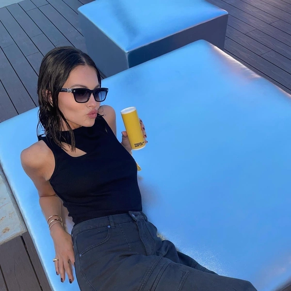 Какой стала самая красивая девочка в мире, которую раньше обожали все: 20 честных фото | Источник: соцсети