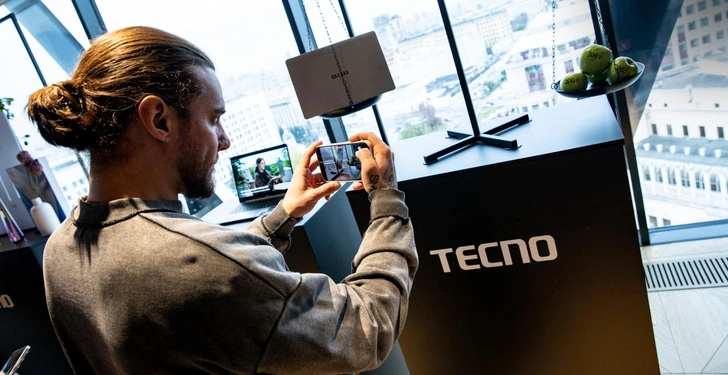 Как выглядит самый тонкий в мире смартфон со скругленным экраном | Источник: пресс-служба