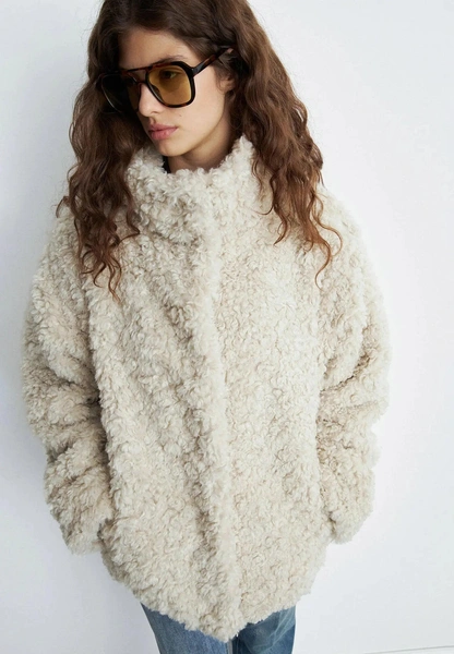 Olsen tuck: заправлять волосы под одежду — новый модный прием от сестер Олсен Olsen tuck: заправлять волосы под одежду — новый модный прием от сестер Олсен